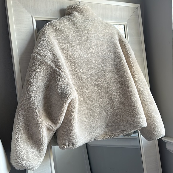 ALO Yoga Teddy Sherpa - Picture 3 of 5